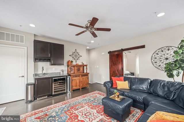 400 IRONSIDES SQ SE, Leesburg, VA 20175