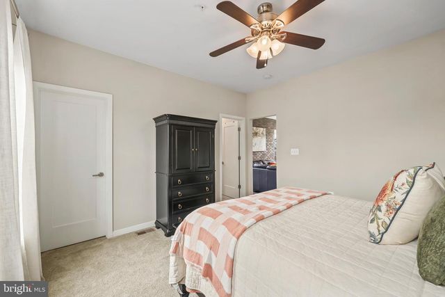 400 IRONSIDES SQ SE, Leesburg, VA 20175