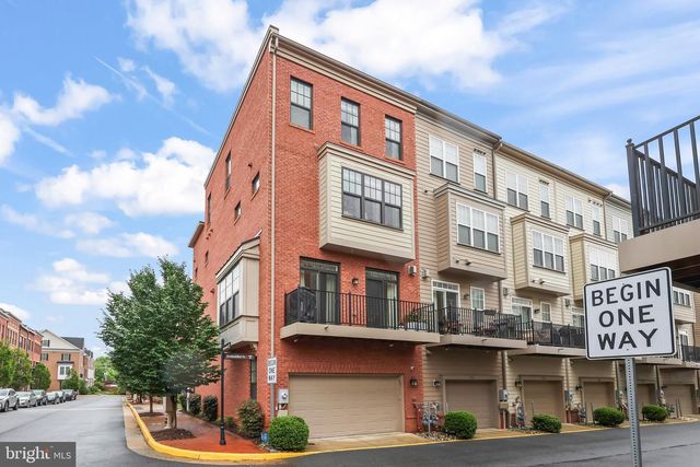 400 IRONSIDES SQ SE, Leesburg, VA 20175
