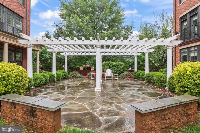 400 IRONSIDES SQ SE, Leesburg, VA 20175