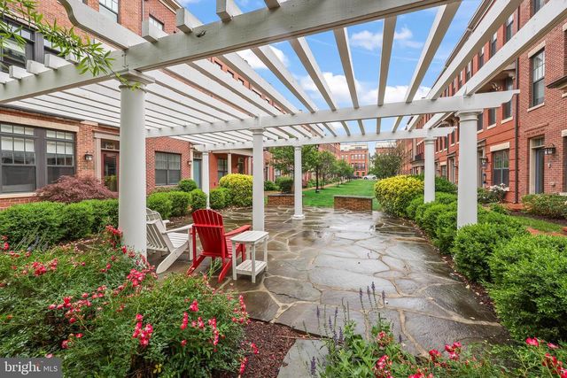 400 IRONSIDES SQ SE, Leesburg, VA 20175