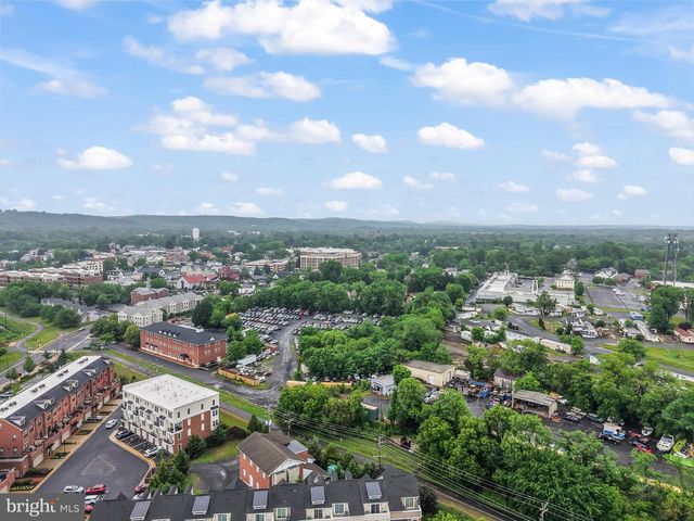 400 IRONSIDES SQ SE, Leesburg, VA 20175