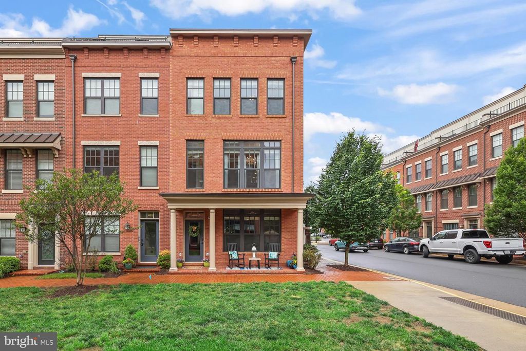 400 IRONSIDES SQ SE, Leesburg, VA 20175