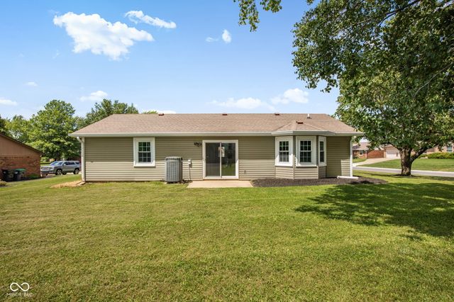 997 Golden Pond Court, Greenwood, IN 46143