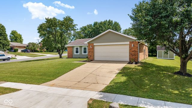 997 Golden Pond Court, Greenwood, IN 46143