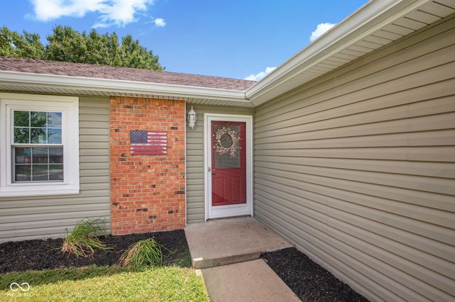 997 Golden Pond Court, Greenwood, IN 46143
