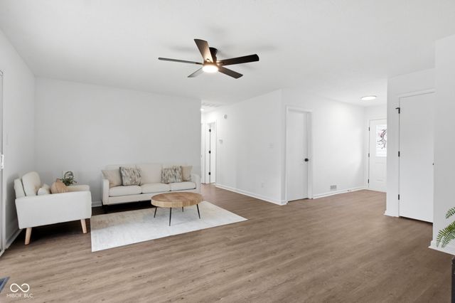 997 Golden Pond Court, Greenwood, IN 46143