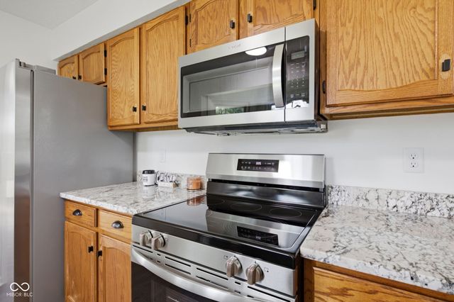 997 Golden Pond Court, Greenwood, IN 46143
