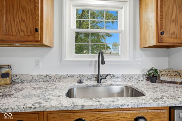 997 Golden Pond Court, Greenwood, IN 46143
