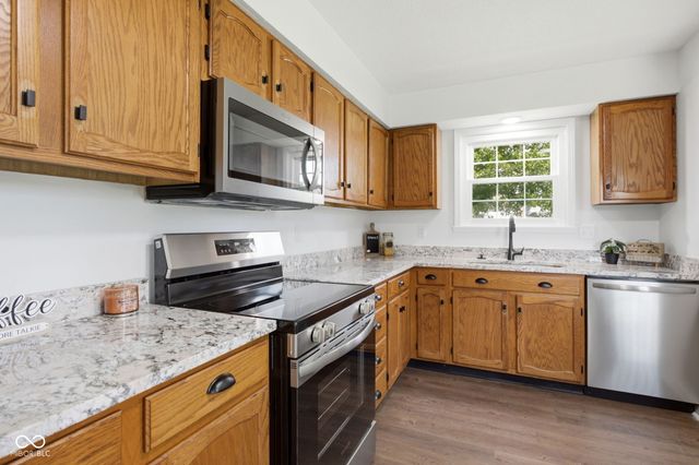 997 Golden Pond Court, Greenwood, IN 46143
