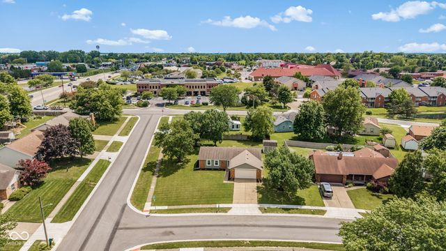 997 Golden Pond Court, Greenwood, IN 46143