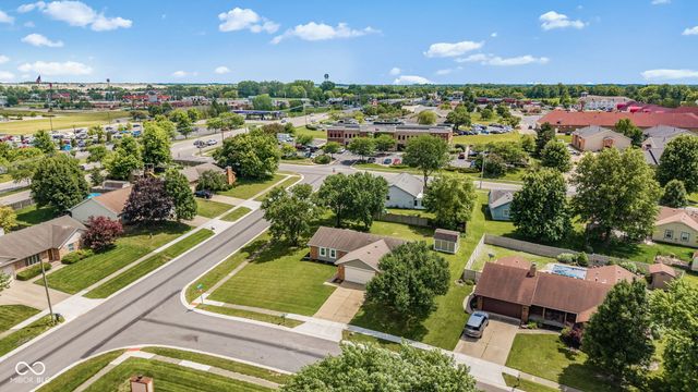 997 Golden Pond Court, Greenwood, IN 46143