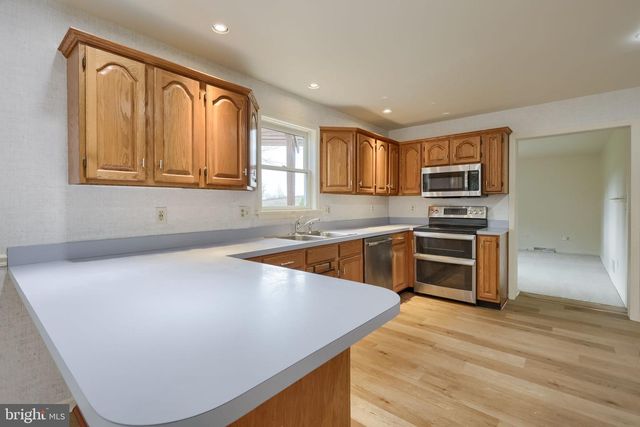 1001 REBECCA DR, Lititz, PA 17543