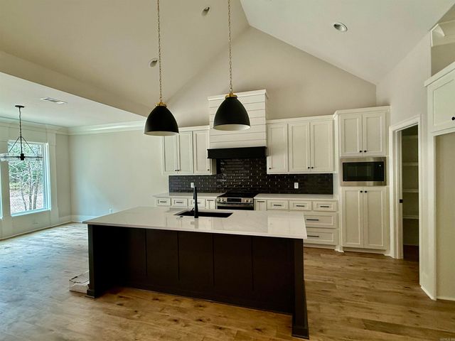 20 Realeza Court, Hot Springs Village, AR 71909