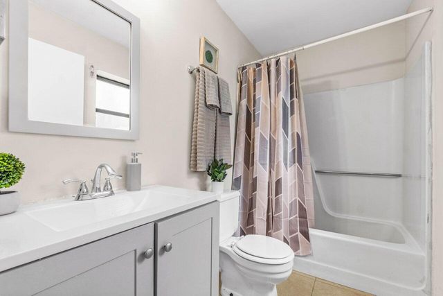 16 Crossings Circle D, Boynton Beach, FL 33435