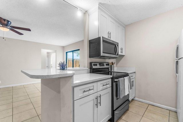 16 Crossings Circle D, Boynton Beach, FL 33435