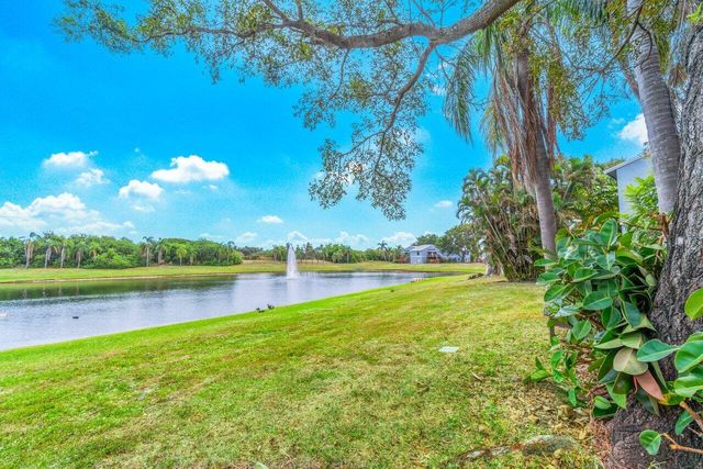 16 Crossings Circle D, Boynton Beach, FL 33435