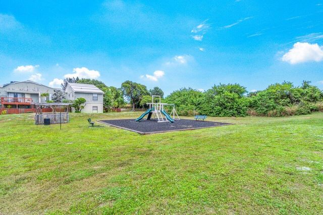 16 Crossings Circle D, Boynton Beach, FL 33435