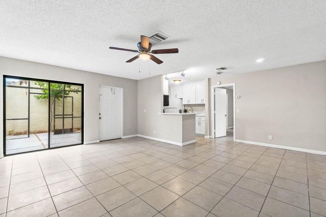 16 Crossings Circle D, Boynton Beach, FL 33435