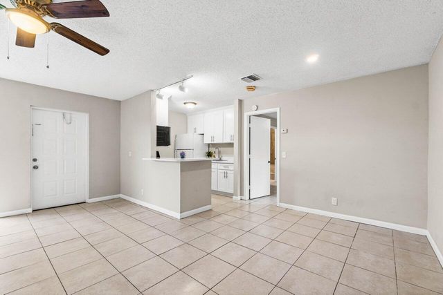 16 Crossings Circle D, Boynton Beach, FL 33435