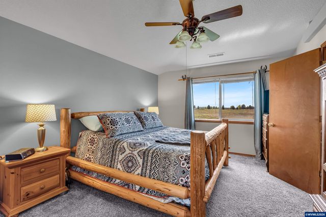 1299 Elana Dr, Woodburn, OR 97071