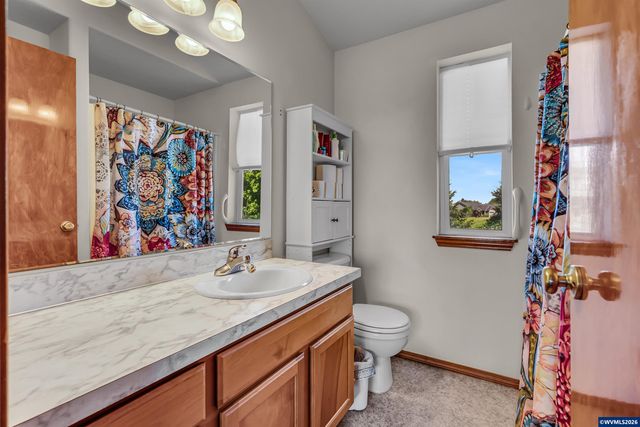 1299 Elana Dr, Woodburn, OR 97071