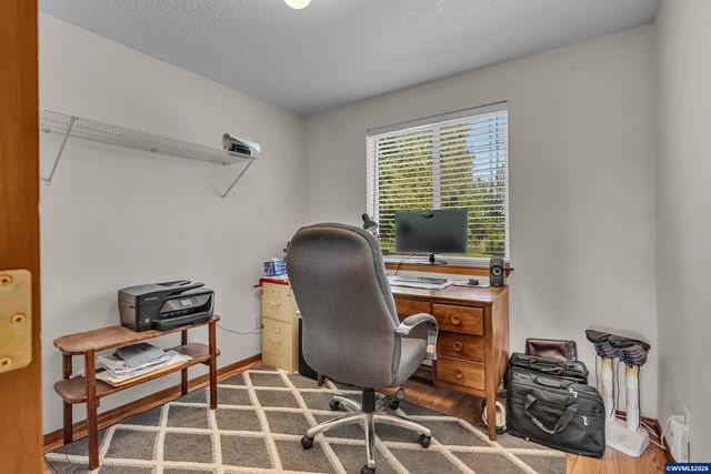 1299 Elana Dr, Woodburn, OR 97071