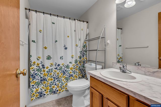 1299 Elana Dr, Woodburn, OR 97071