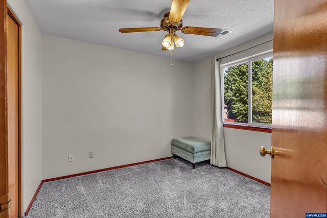1299 Elana Dr, Woodburn, OR 97071
