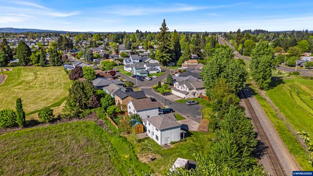 1299 Elana Dr, Woodburn, OR 97071