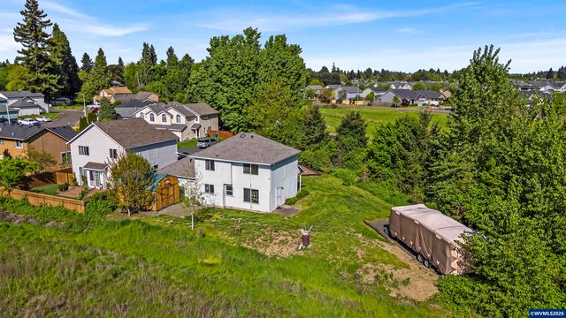 1299 Elana Dr, Woodburn, OR 97071