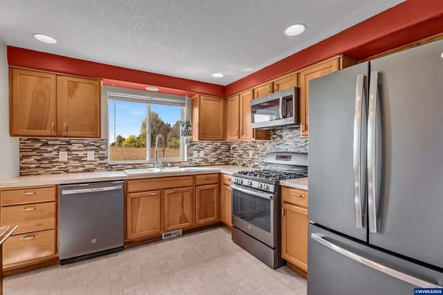 1299 Elana Dr, Woodburn, OR 97071