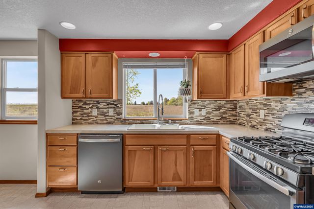 1299 Elana Dr, Woodburn, OR 97071