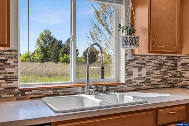 1299 Elana Dr, Woodburn, OR 97071