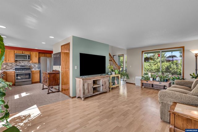 1299 Elana Dr, Woodburn, OR 97071