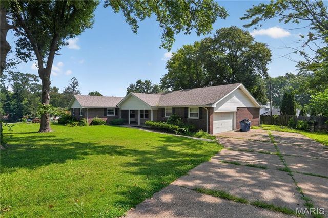 550 Monceau Drive, Ferguson, MO 63135
