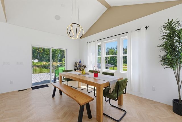2 Vine St, Wrentham, MA 02093