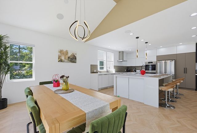 2 Vine St, Wrentham, MA 02093