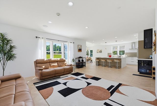2 Vine St, Wrentham, MA 02093