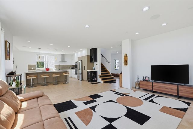 2 Vine St, Wrentham, MA 02093