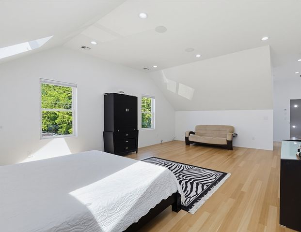 2 Vine St, Wrentham, MA 02093