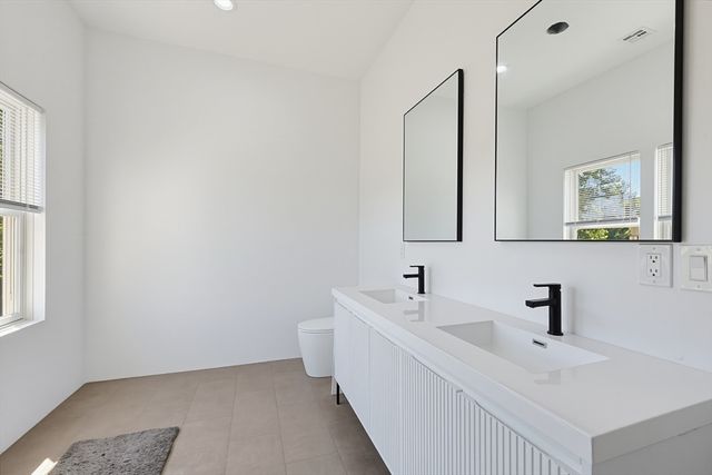 2 Vine St, Wrentham, MA 02093