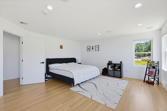 2 Vine St, Wrentham, MA 02093