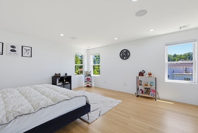 2 Vine St, Wrentham, MA 02093