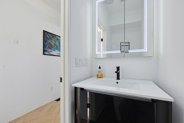 2 Vine St, Wrentham, MA 02093