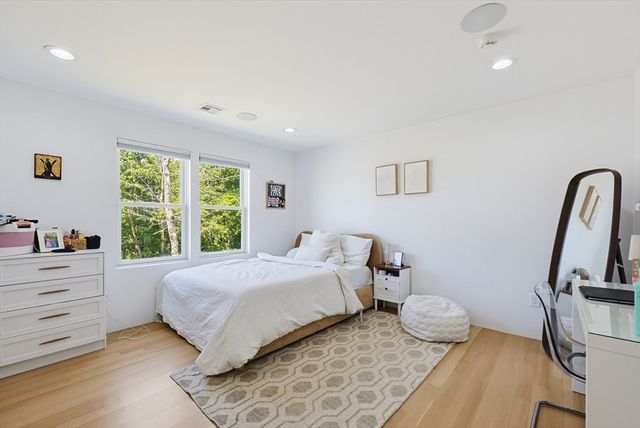 2 Vine St, Wrentham, MA 02093