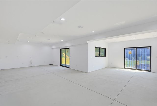 2 Vine St, Wrentham, MA 02093