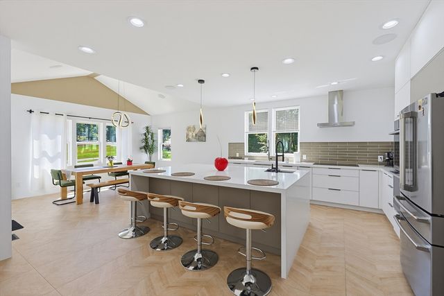 2 Vine St, Wrentham, MA 02093