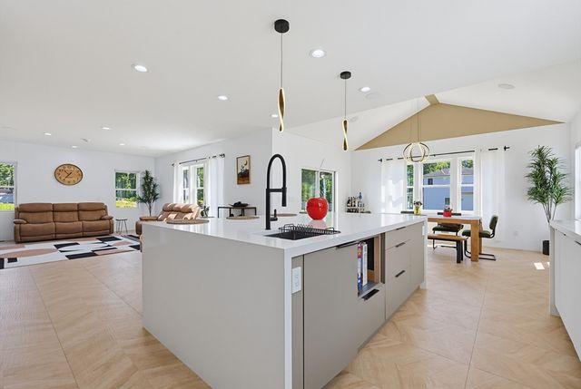 2 Vine St, Wrentham, MA 02093
