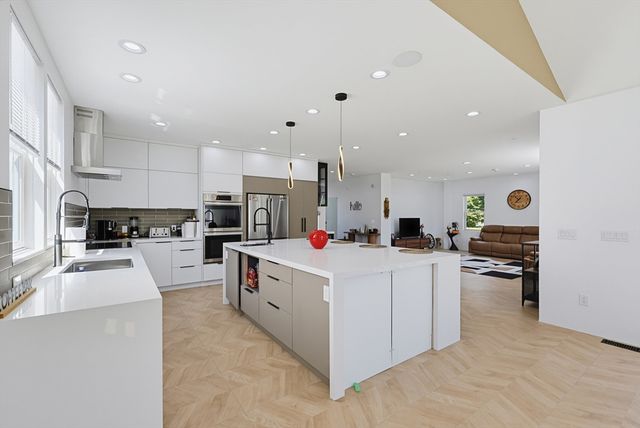 2 Vine St, Wrentham, MA 02093